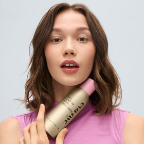EVA·NYC Kweeen Gold Glitter Spray packaging details