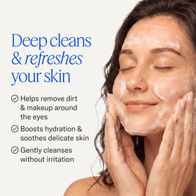 EYEECO Gentle Tea Tree Eyelid & Facial Cleanser texture on hand