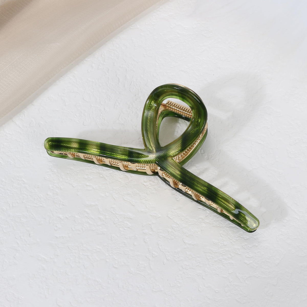 FAELBATY Big Hair Claw Clip close-up showing textured grip