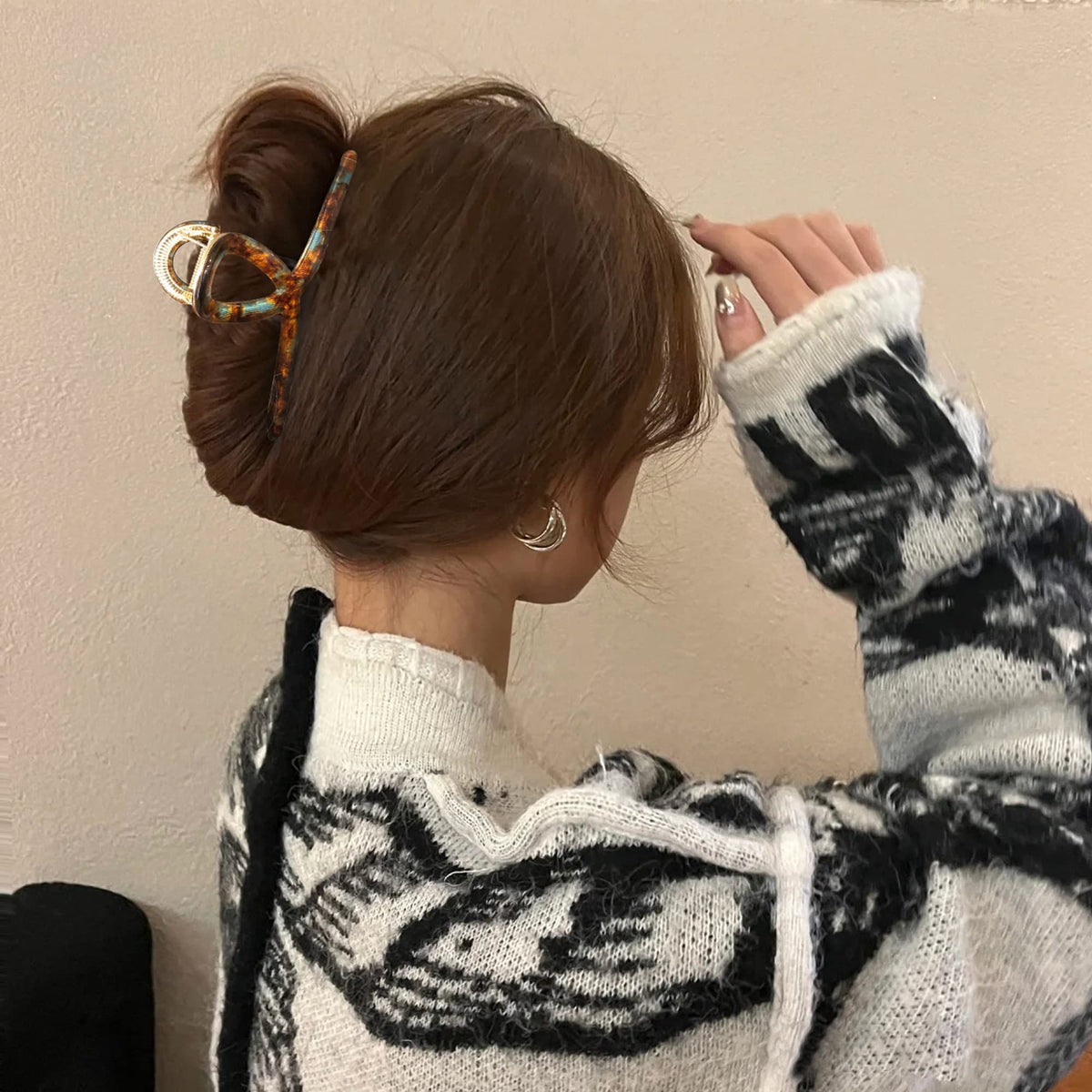 FAELBATY Big Hair Claw Clip on a model's hair