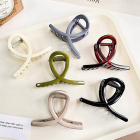 FAELBATY black hair claw clip close-up
