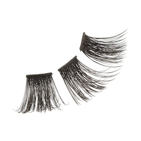 FALSCARA WISPS Extra Drama lashes in use