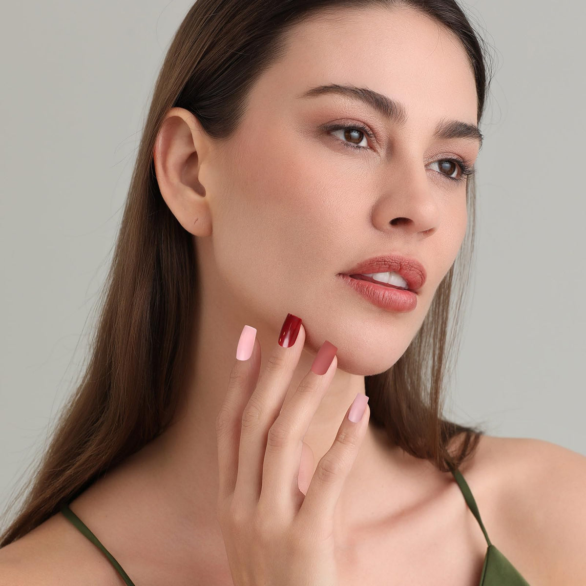Fandamei press on nails applied to a model's hand