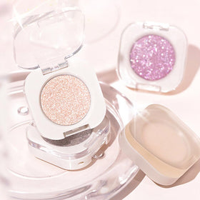 FeiCuiYun eyeshadow palette in a travel-friendly compact case