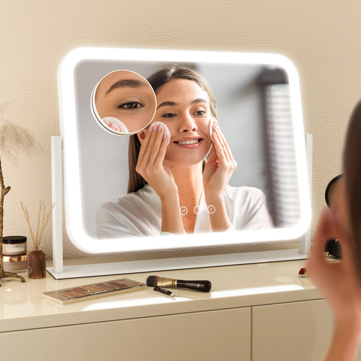 FENNIO Vanity Mirror demonstrating 360-degree rotation