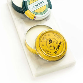 Feret Parfumeur balm on dry hands for hydration