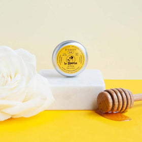 Feret Parfumeur balm with rose petals and honey background