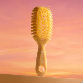 FHI Heat UNbrush Curl Detangling Brush in use on wet hair