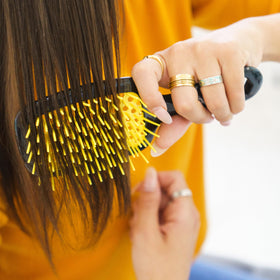 FHI Heat UNbrush Detangling Brush back view with vented cushion