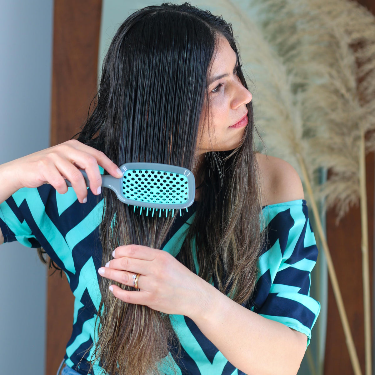 FHI Heat UNbrush Detangling Brush back view with vented cushion