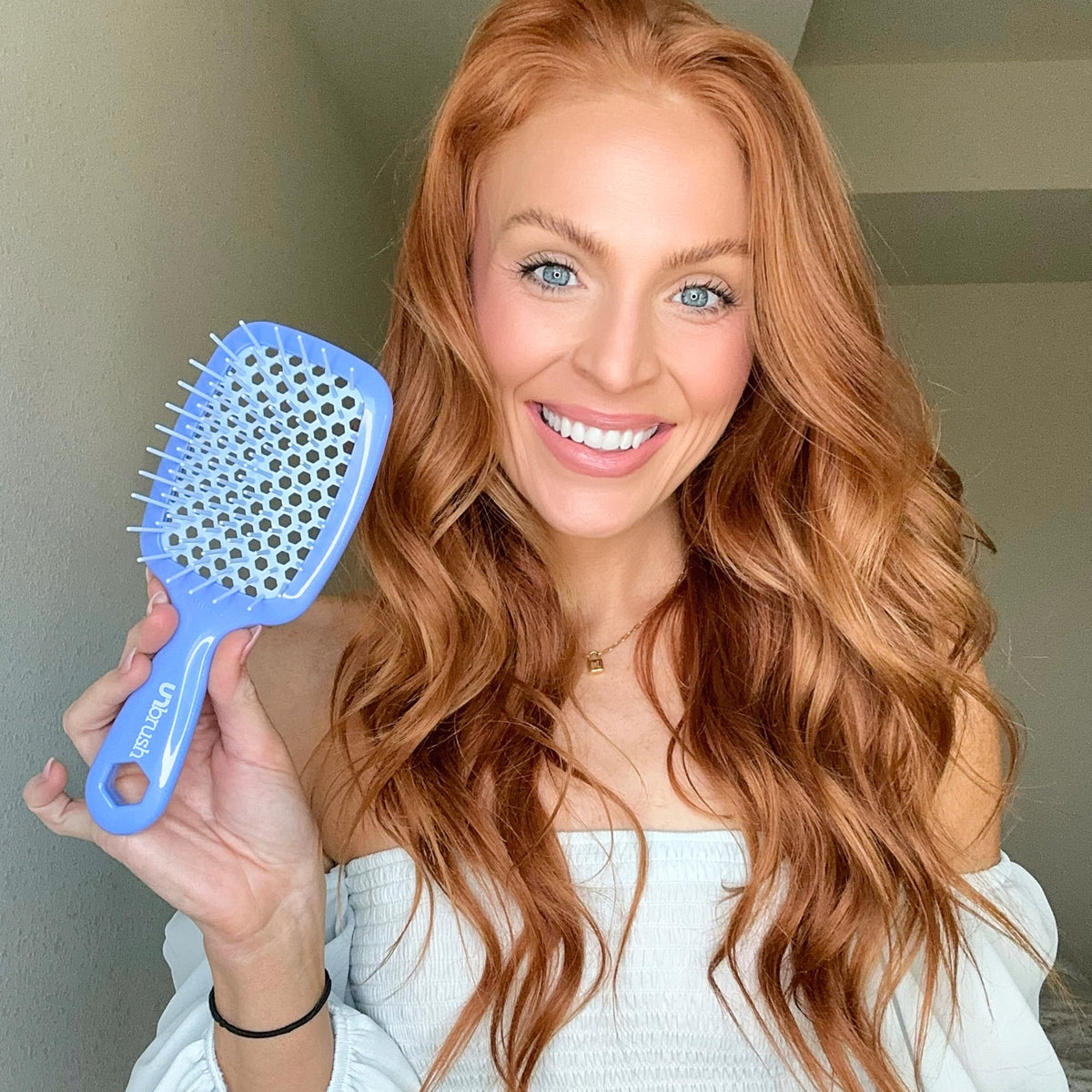 FHI Heat UNbrush Detangling Brush back view with vented cushion