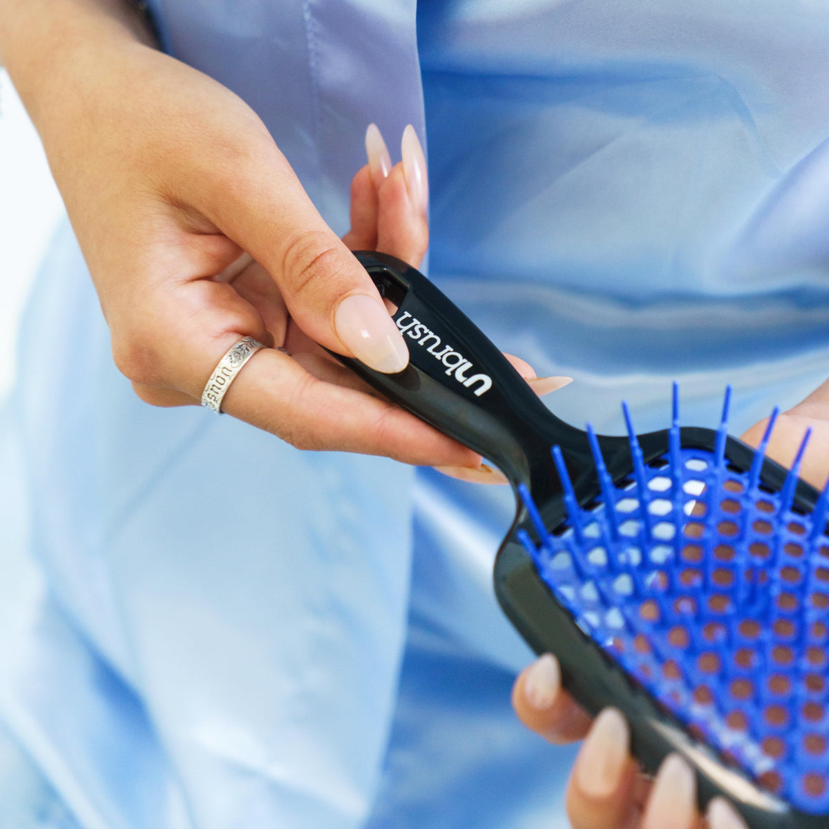 FHI Heat UNbrush Detangling Brush close-up of bristles