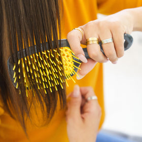 FHI Heat UNbrush side view highlighting vented cushion