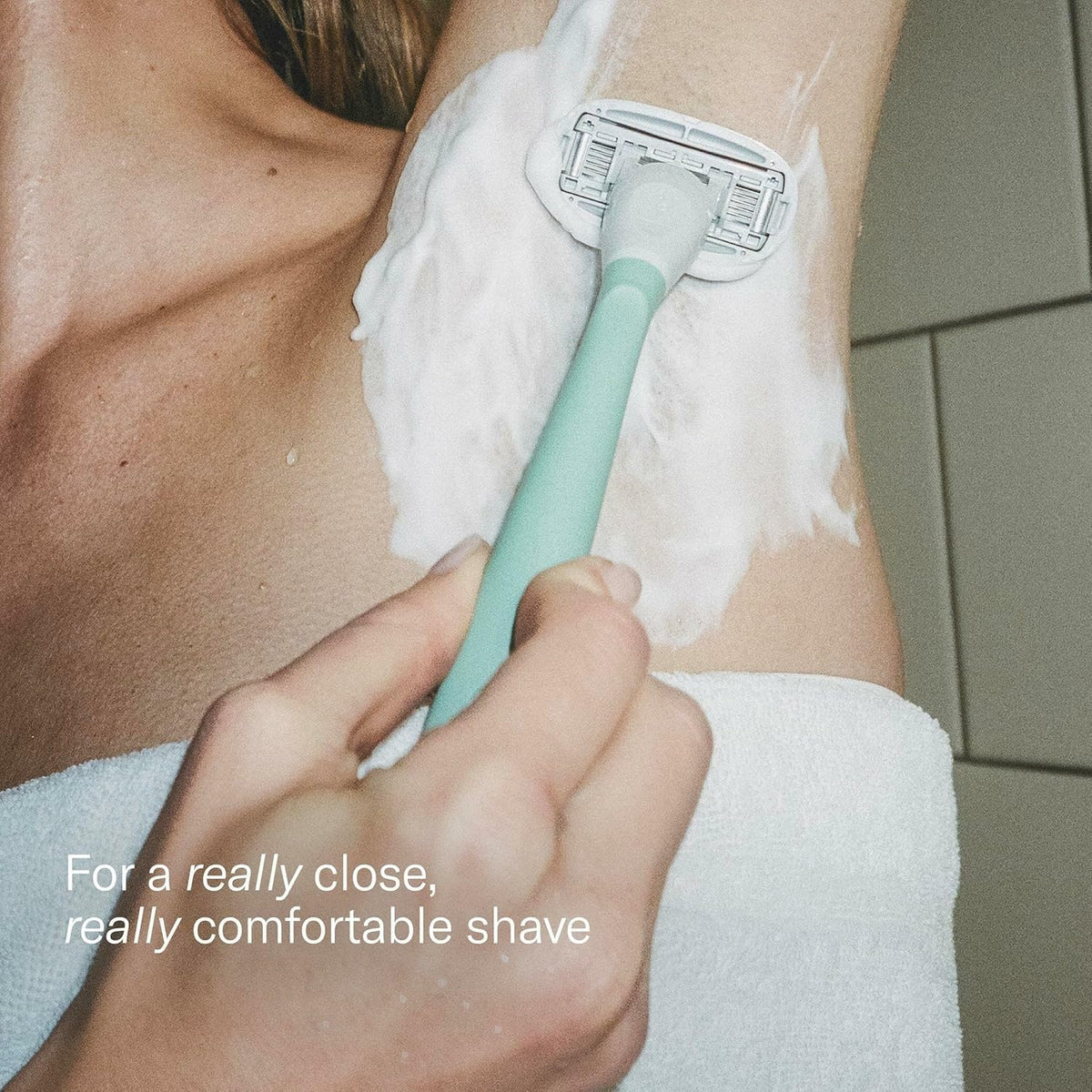 Flamingo razor handle with ergonomic design