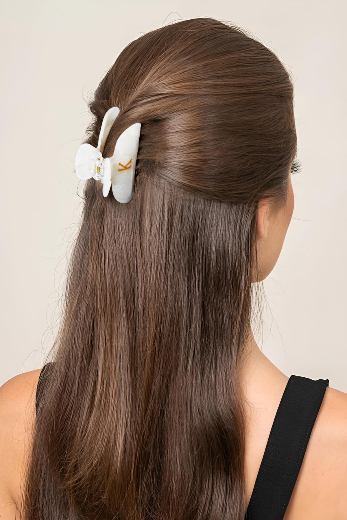 Fohufo A-Letter Hair Claw Clip on a model's hair