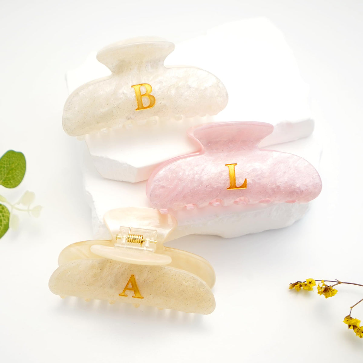 Fohufo Acrylic Letter Hair Clip next to other hair accessories