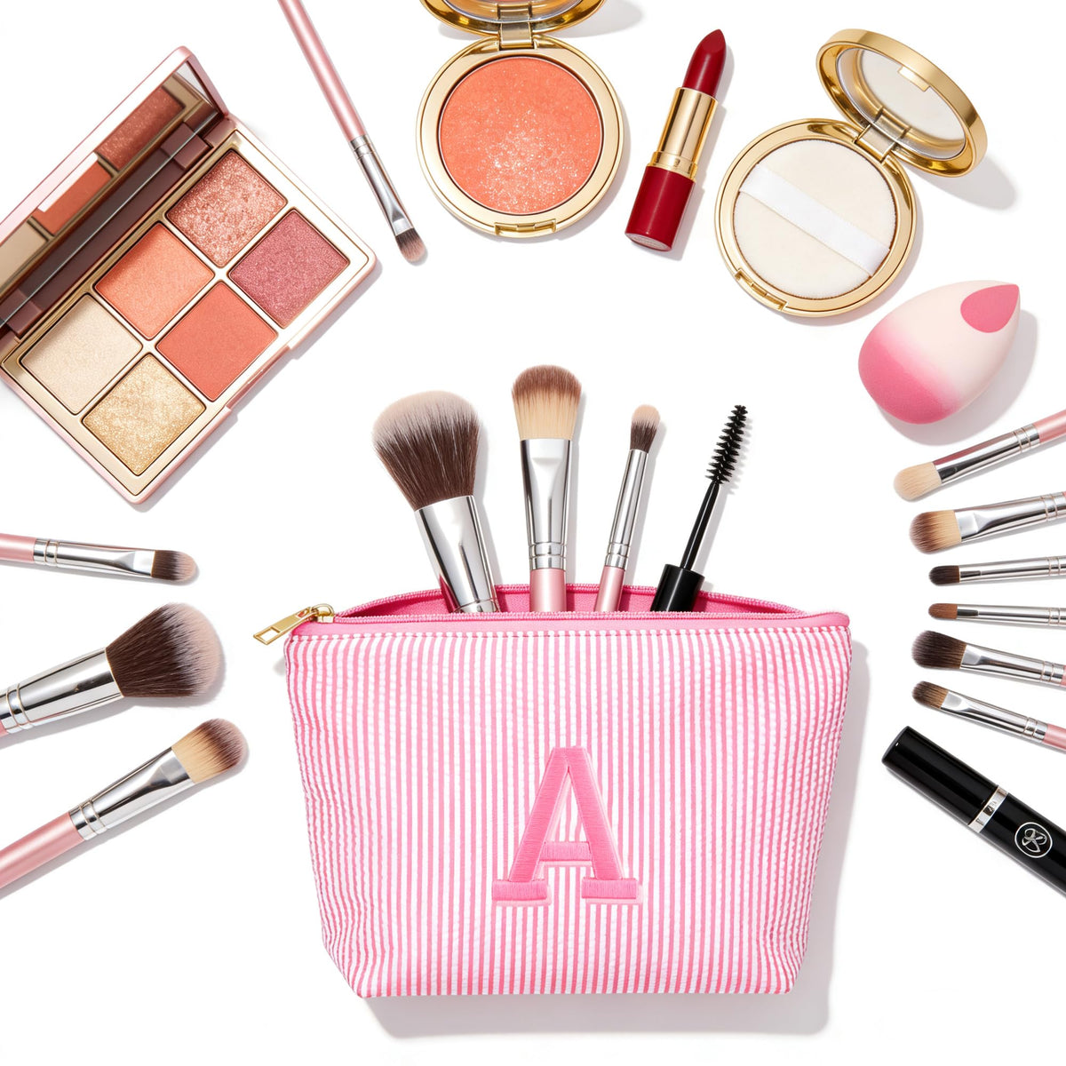 Fohufo Travel Makeup Bag Set in use at the beach