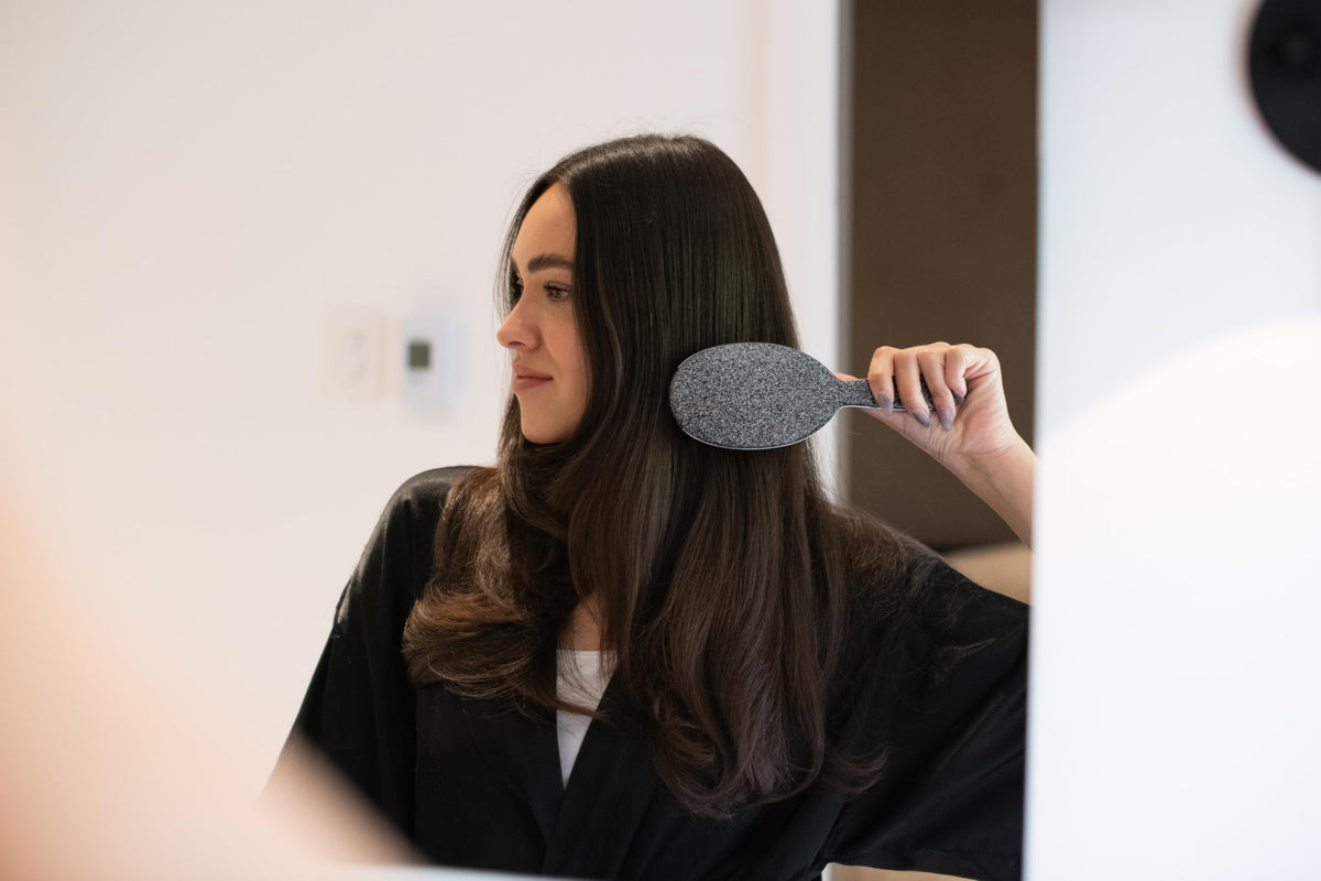 FRAMAR Glitter Hair Brush Detangler side view with glitter design