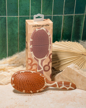 FRAMAR Wet Hair Brush Detangler with flexible bristles close-up