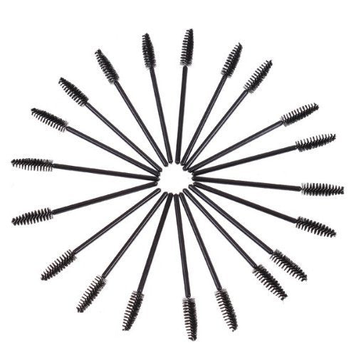 G2PLUS eyelash brush set with 300 pieces displayed