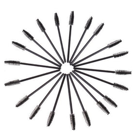 G2PLUS eyelash brush set with 300 pieces displayed