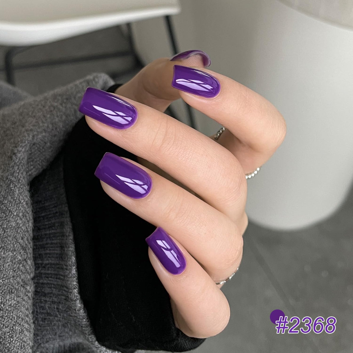GAOY gel polish set displayed with UV light for curing