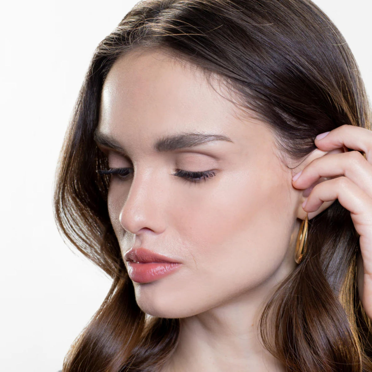 Gen See Mixed Media Matte Liquid Eyeshadow Linen Cream applicator close-up