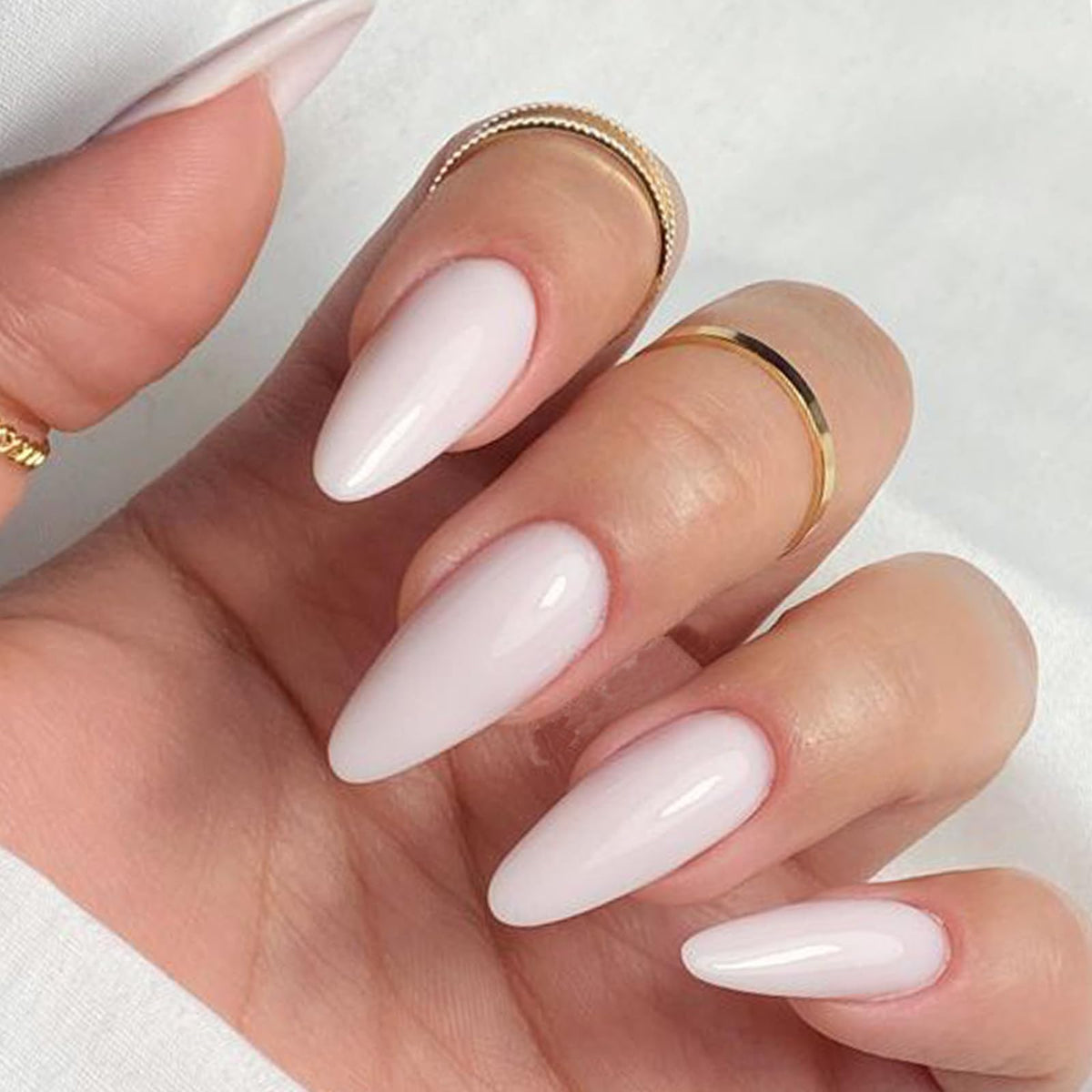 GLAMERMAID Pure White Press on Nails Medium Almond with accessories