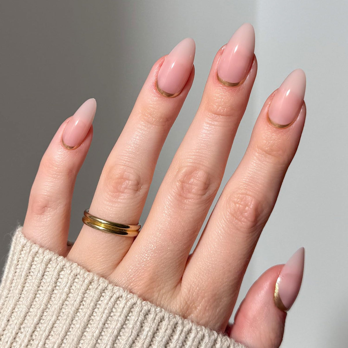 Glamnetic Press On Nails Medium Almond glossy finish front view