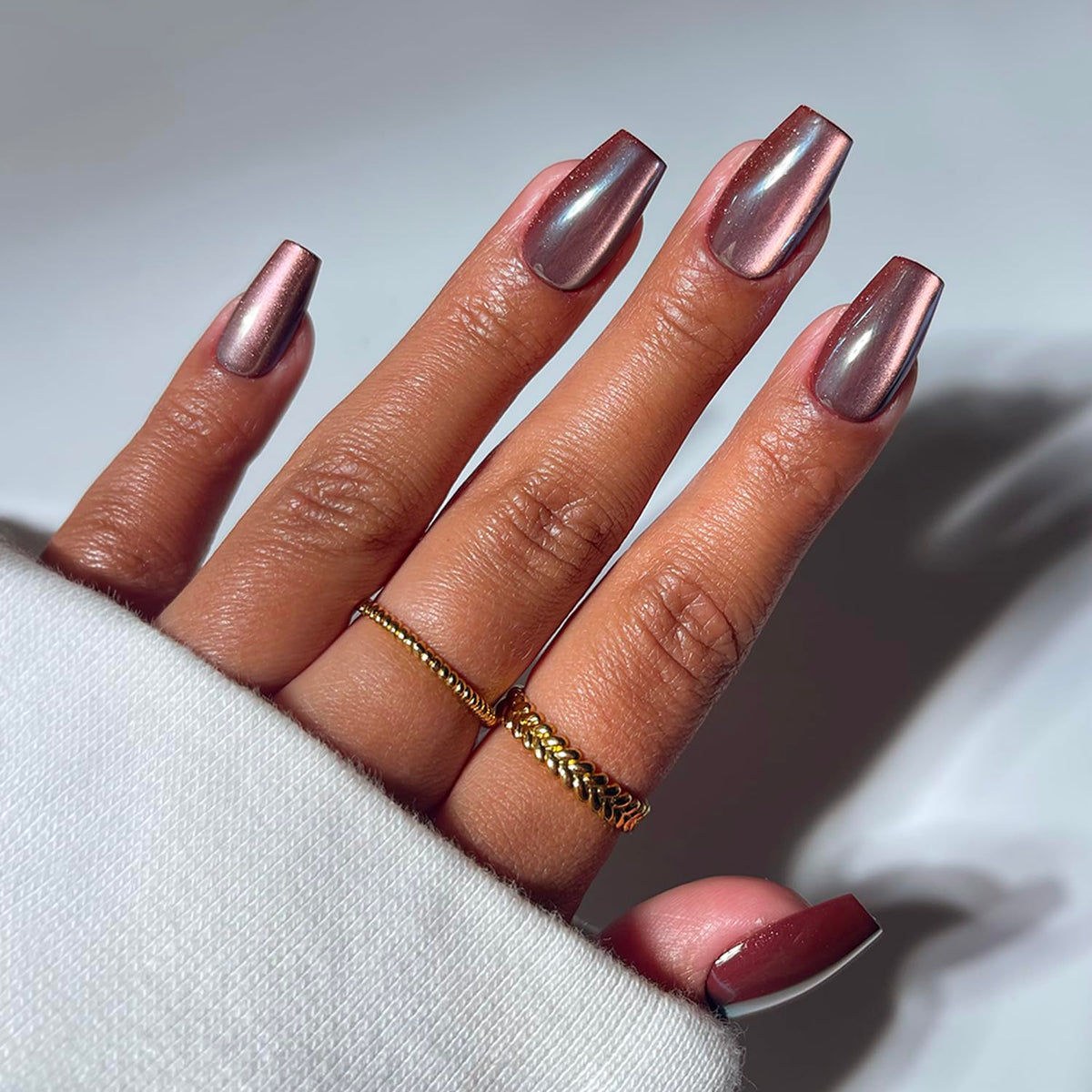 Glamnetic Press On Nails medium coffin brown cat-eye design front view