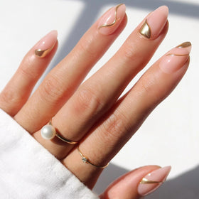 Glamnetic Press On Nails Short Almond glossy finish front view