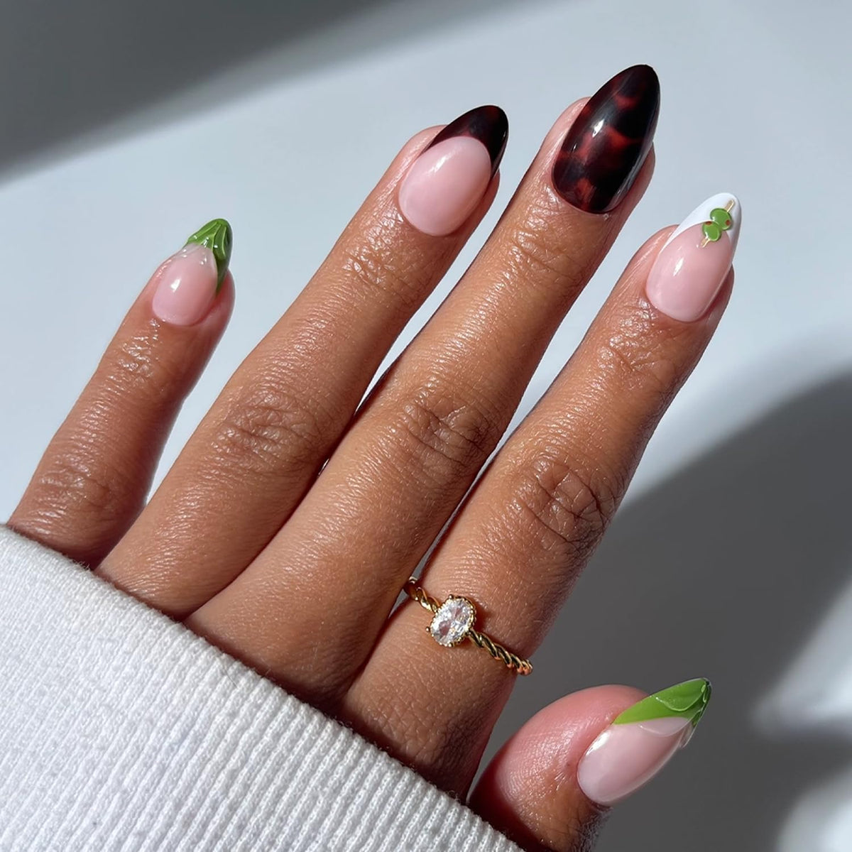 Glamnetic Press On Nails Short Almond kit front view