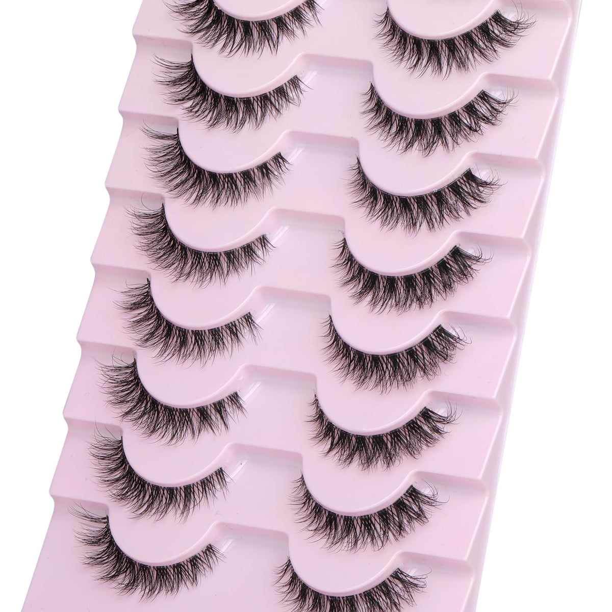 GVEFETIEE Cat Eye Lashes with natural makeup look