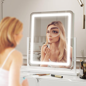 Gvnkvn Lighted Makeup Mirror packaging and accessories
