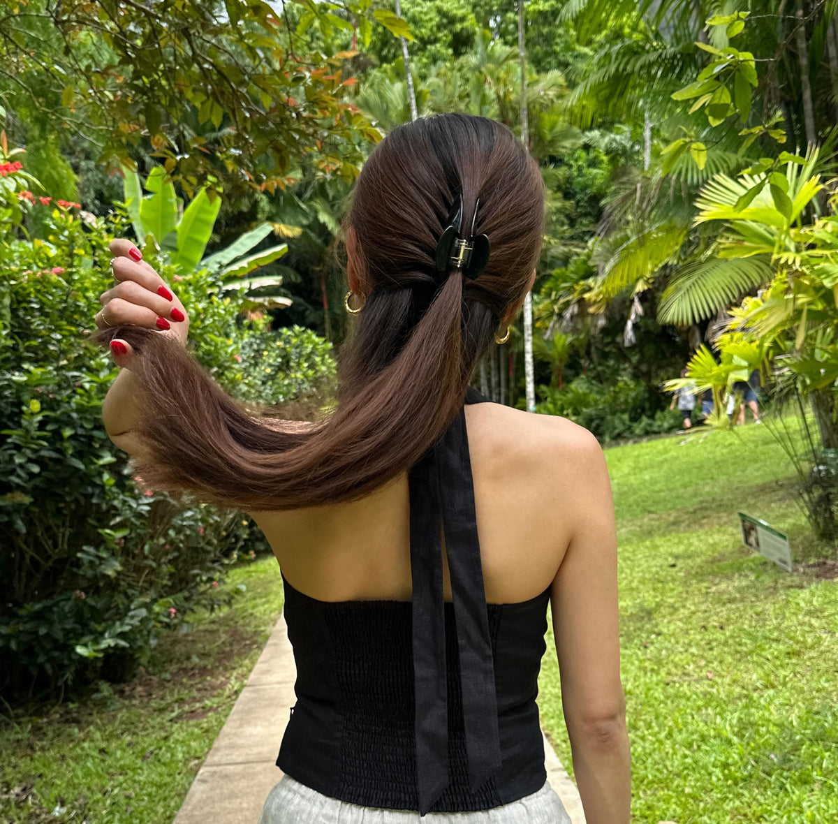 Hana Mia black claw clip held in a woman's hair styled in a half-up
