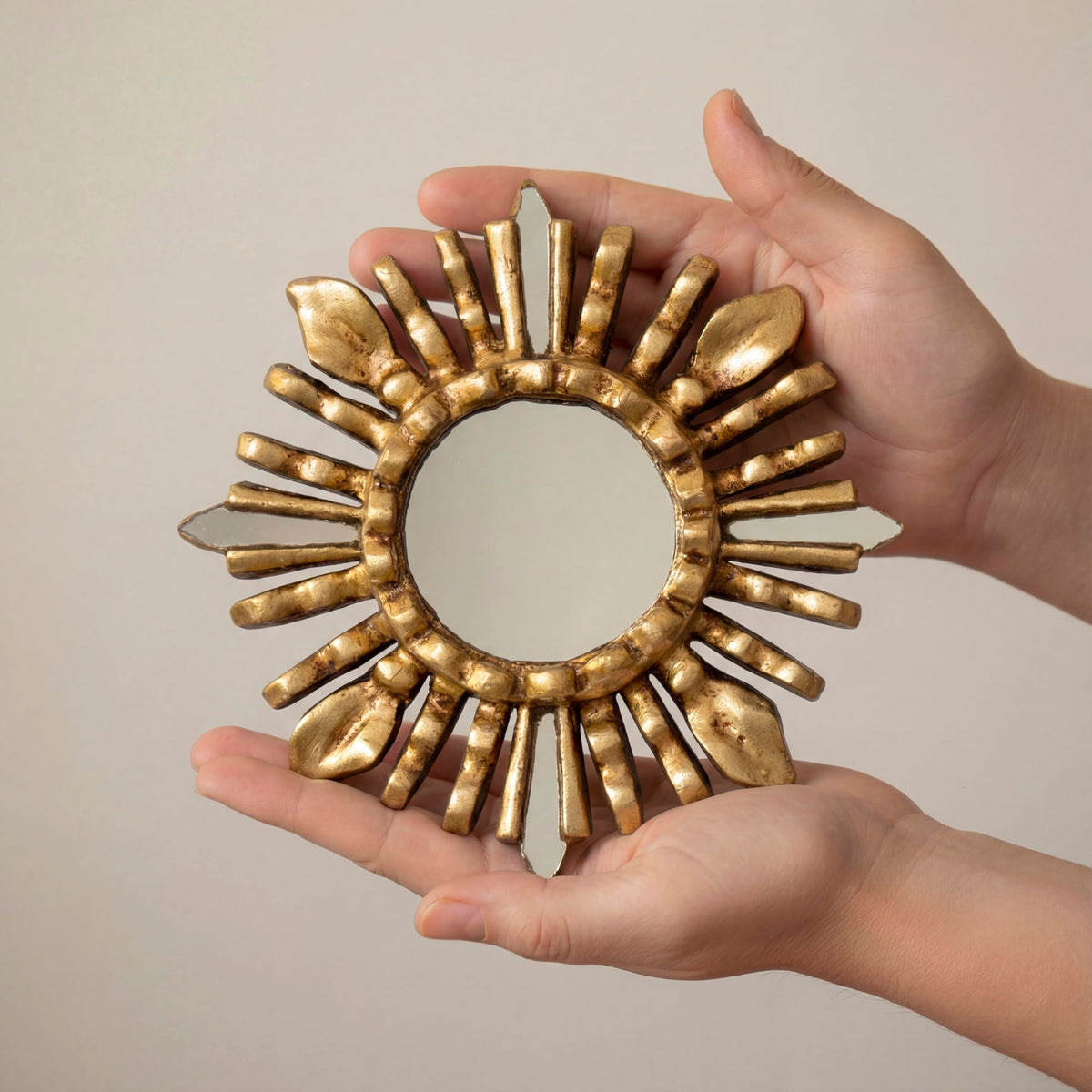 Hand-carved Mohena wood details of the DecorContreras mirror