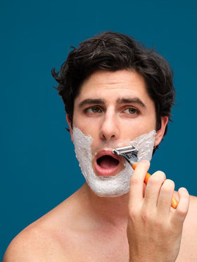 Harry's Razor for Men in lifestyle setting