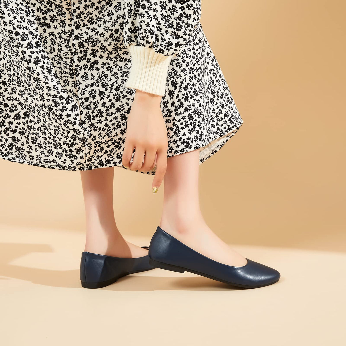 hash bubbie Women's Ballet Flats back view