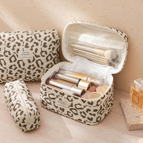 HBselect medium makeup bag with double zipper, floral design