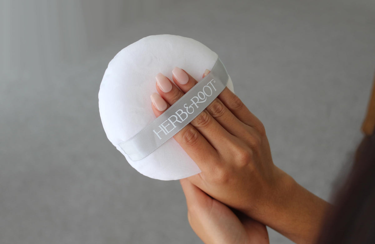 Herb & Root Body Powder vanilla scent close-up