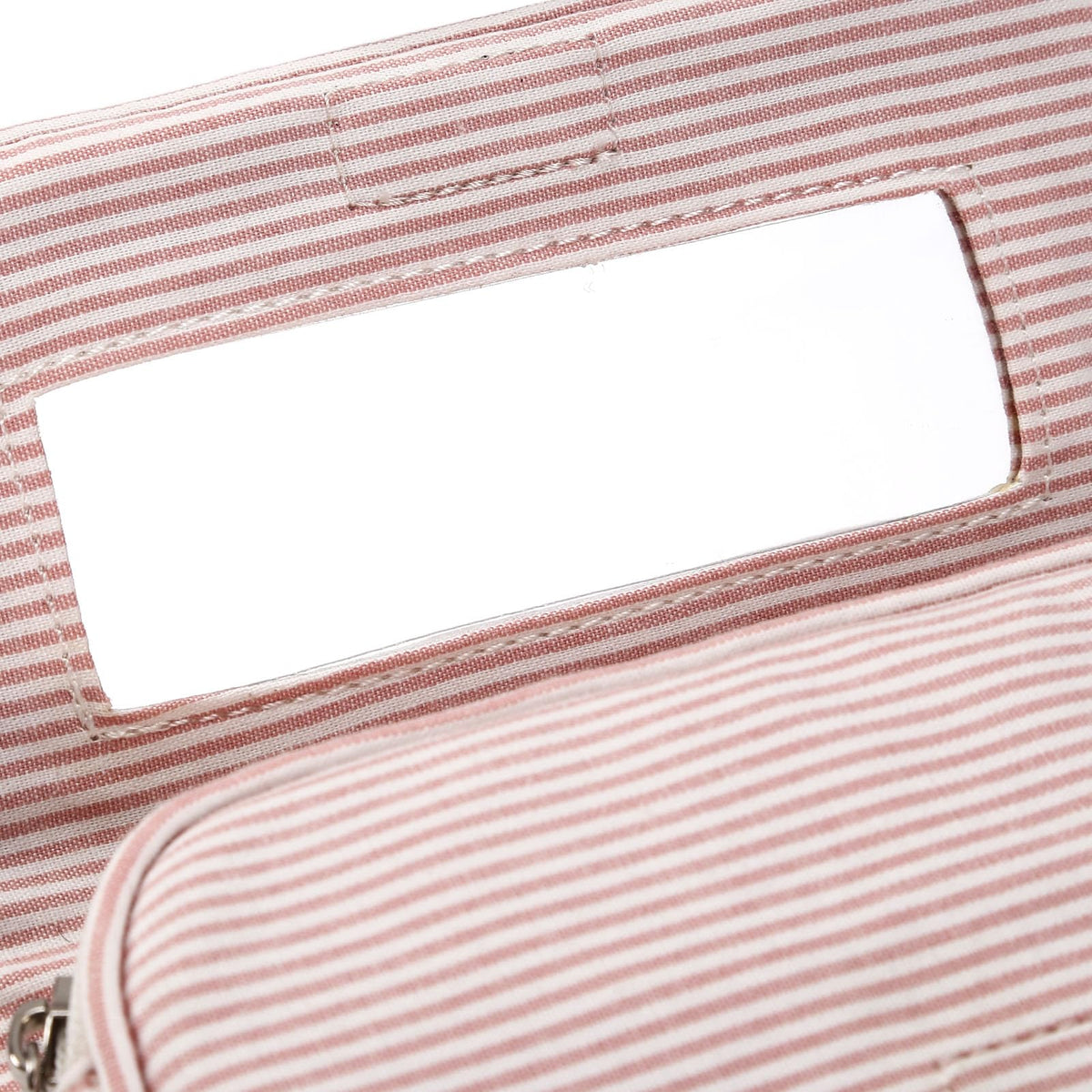 Hibilog compact makeup bag side view with zipper