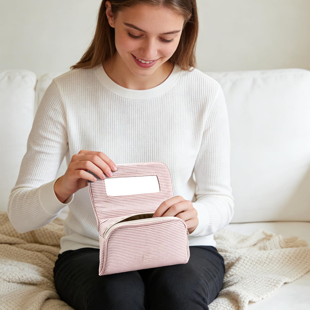 Hibilog makeup bag showing built-in mirror feature