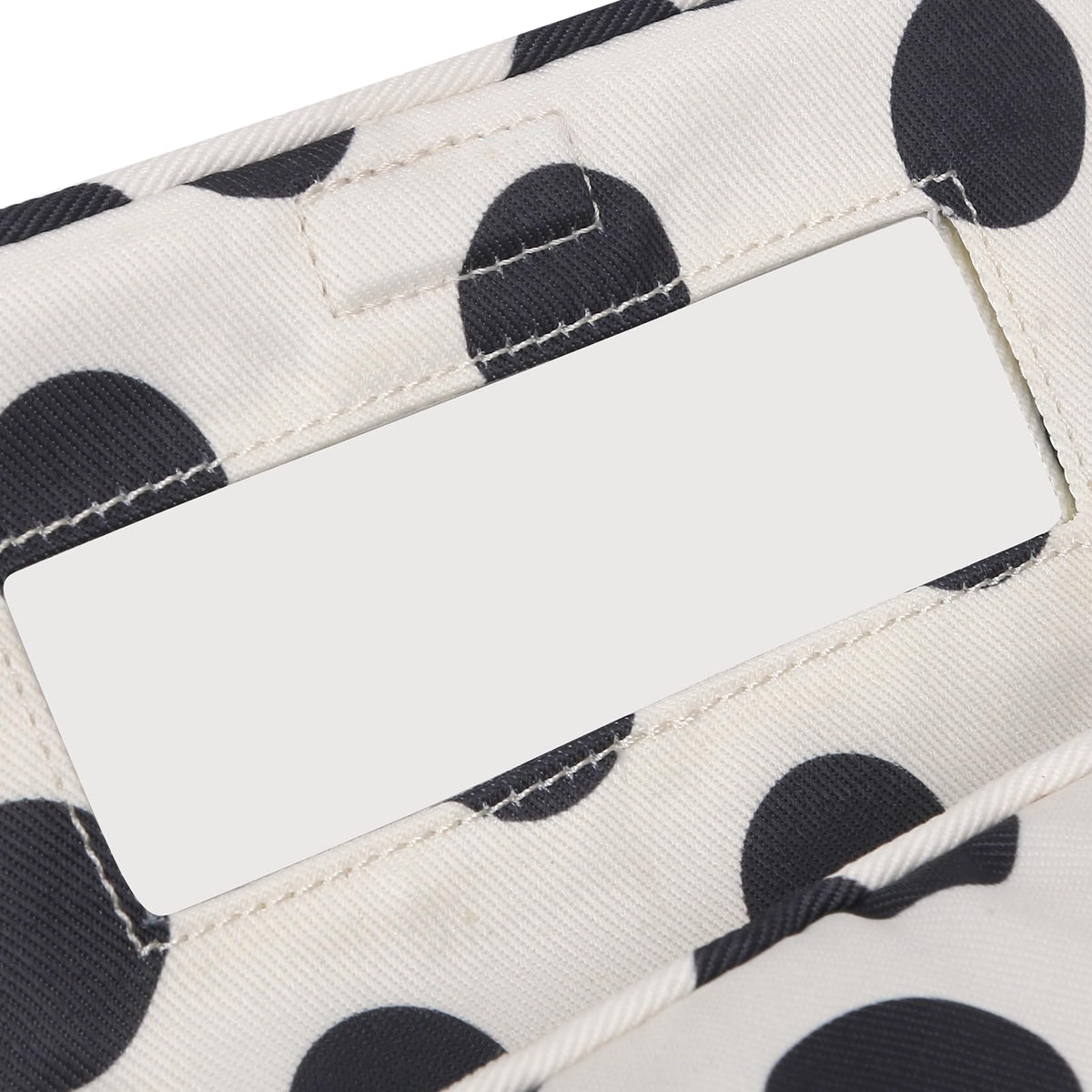 Hibilog nylon makeup bag with zipper closure and compact design