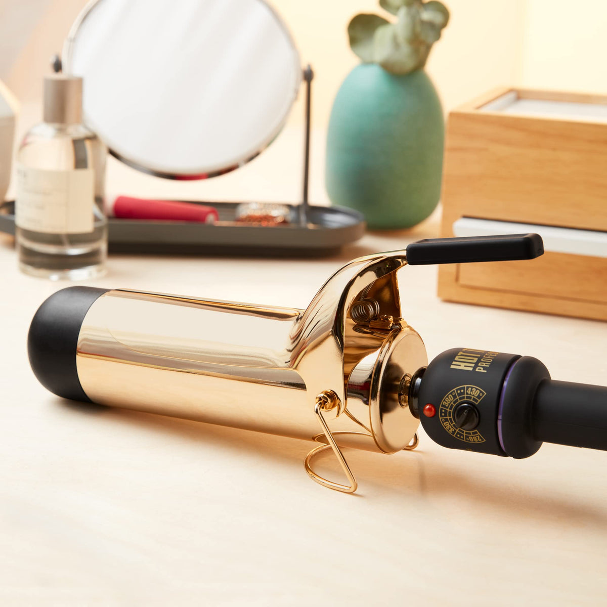 HOT TOOLS curling iron packaging