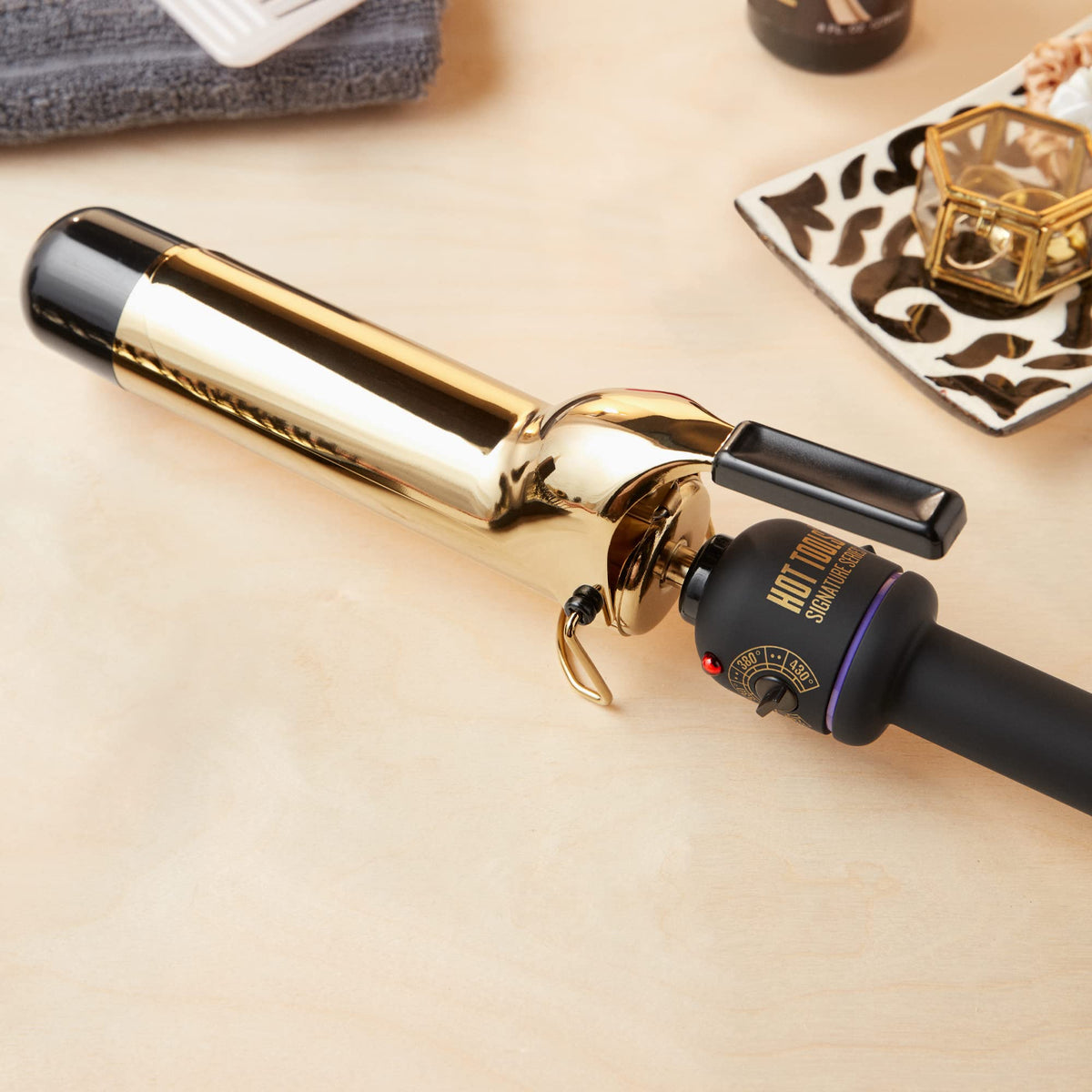 HOT TOOLS curling iron with a soft-touch grip
