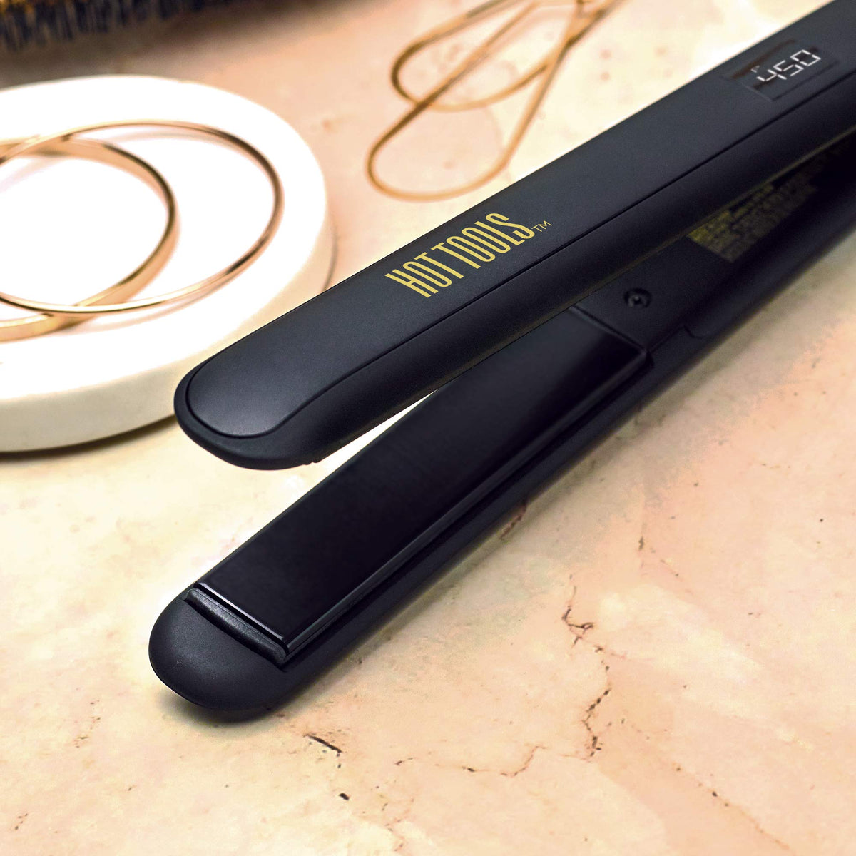 HOT TOOLS Pro Signature Flat Iron in storage pouch