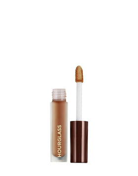 HOURGLASS Vanish Airbrush Concealer front view with applicator