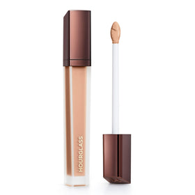 HOURGLASS Vanish Airbrush Concealer front view with applicator