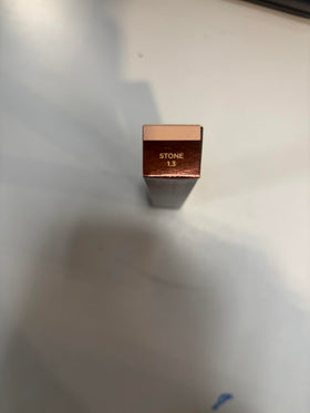 HOURGLASS Vanish Airbrush Concealer with natural lighting
