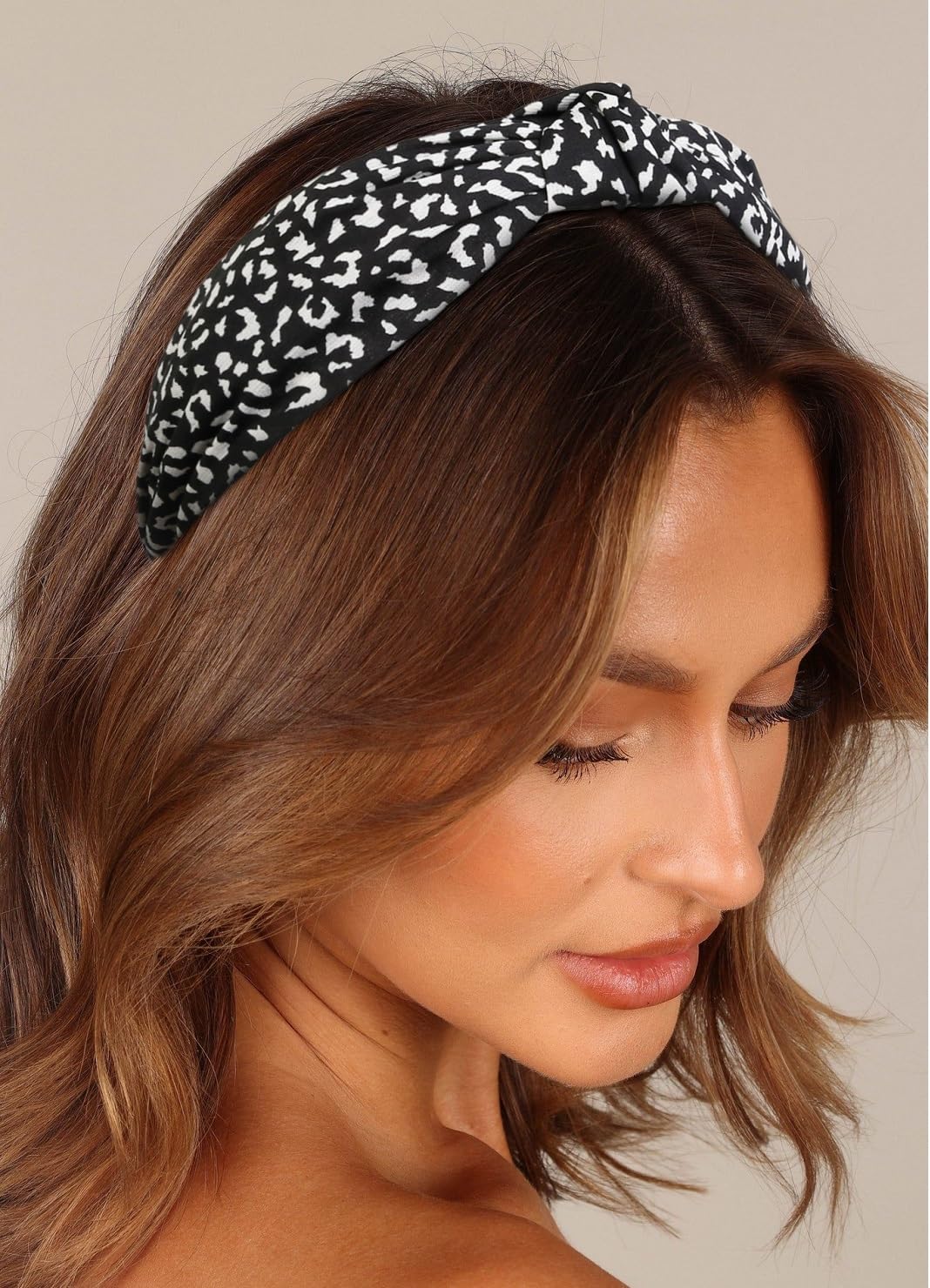 Huachi knotted headbands packaging display